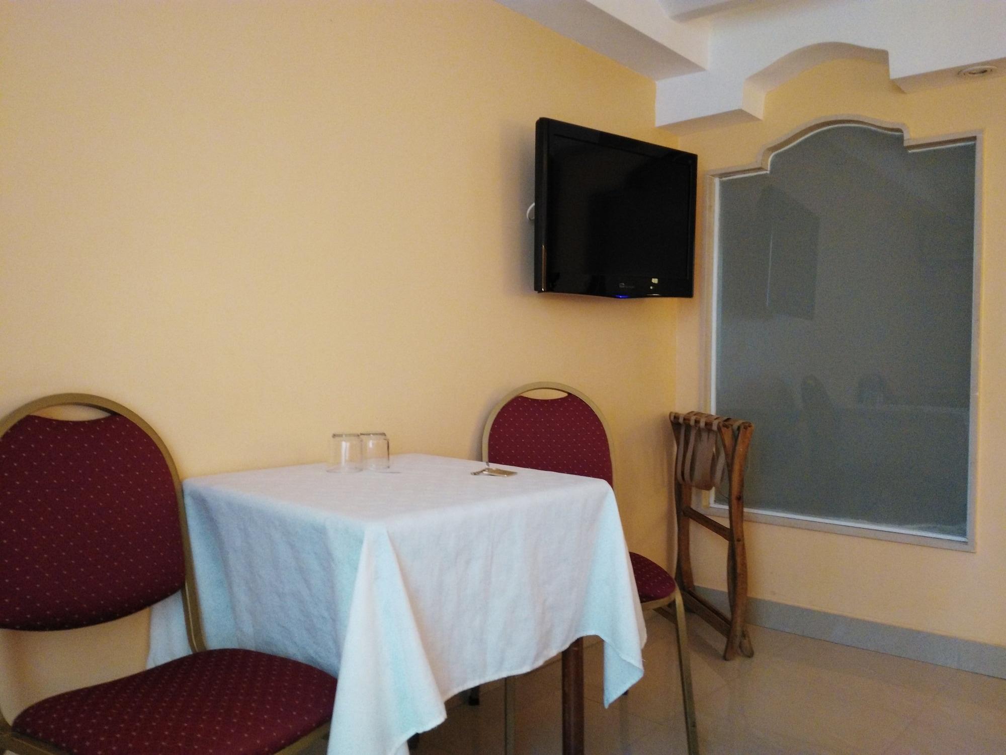 Hotel A&B Internacional Буенос Айрес Екстериор снимка