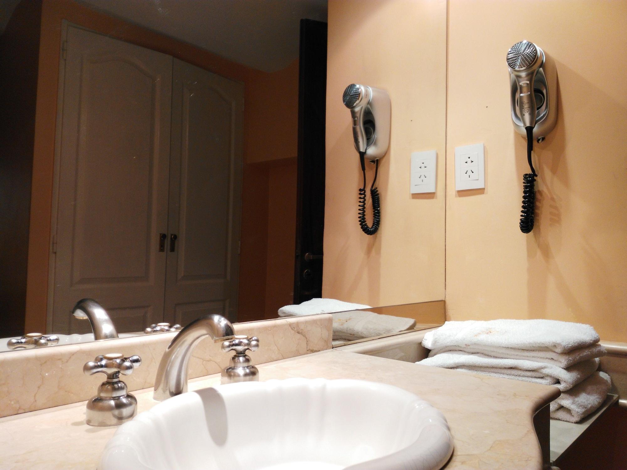 Hotel A&B Internacional Буенос Айрес Екстериор снимка