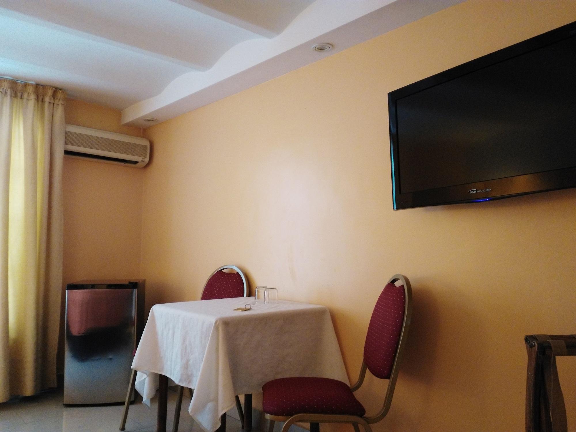 Hotel A&B Internacional Буенос Айрес Екстериор снимка