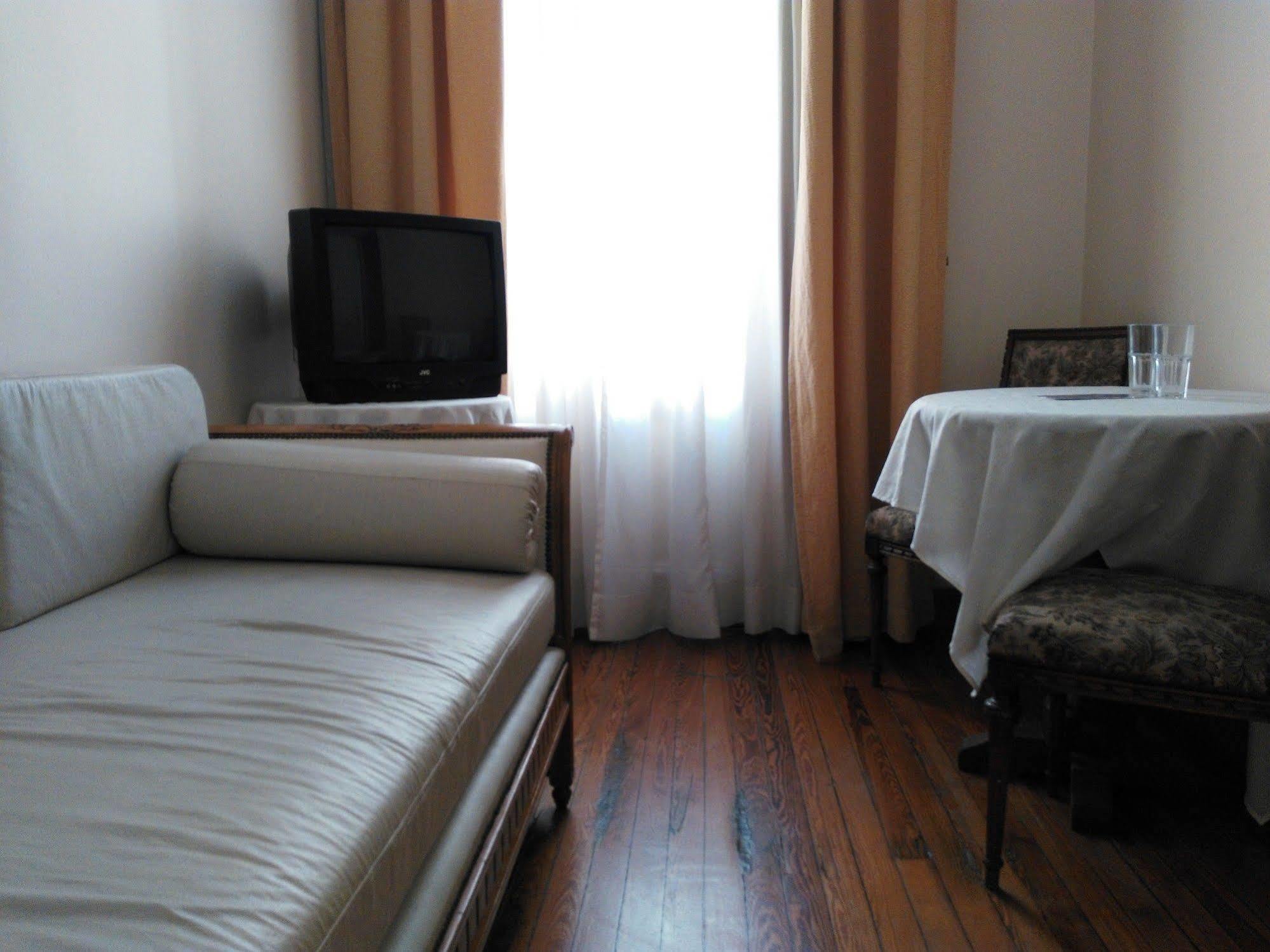 Hotel A&B Internacional Буенос Айрес Екстериор снимка